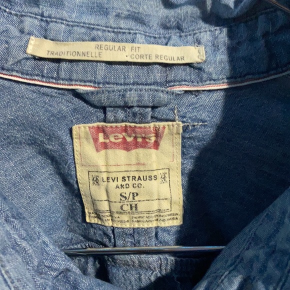 Levi’s jean shirt - Picture 3 of 4